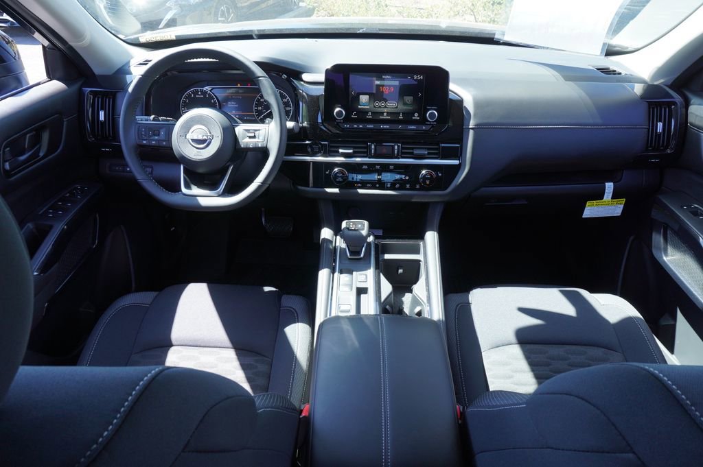 New 2025 Nissan Pathfinder SV image 12