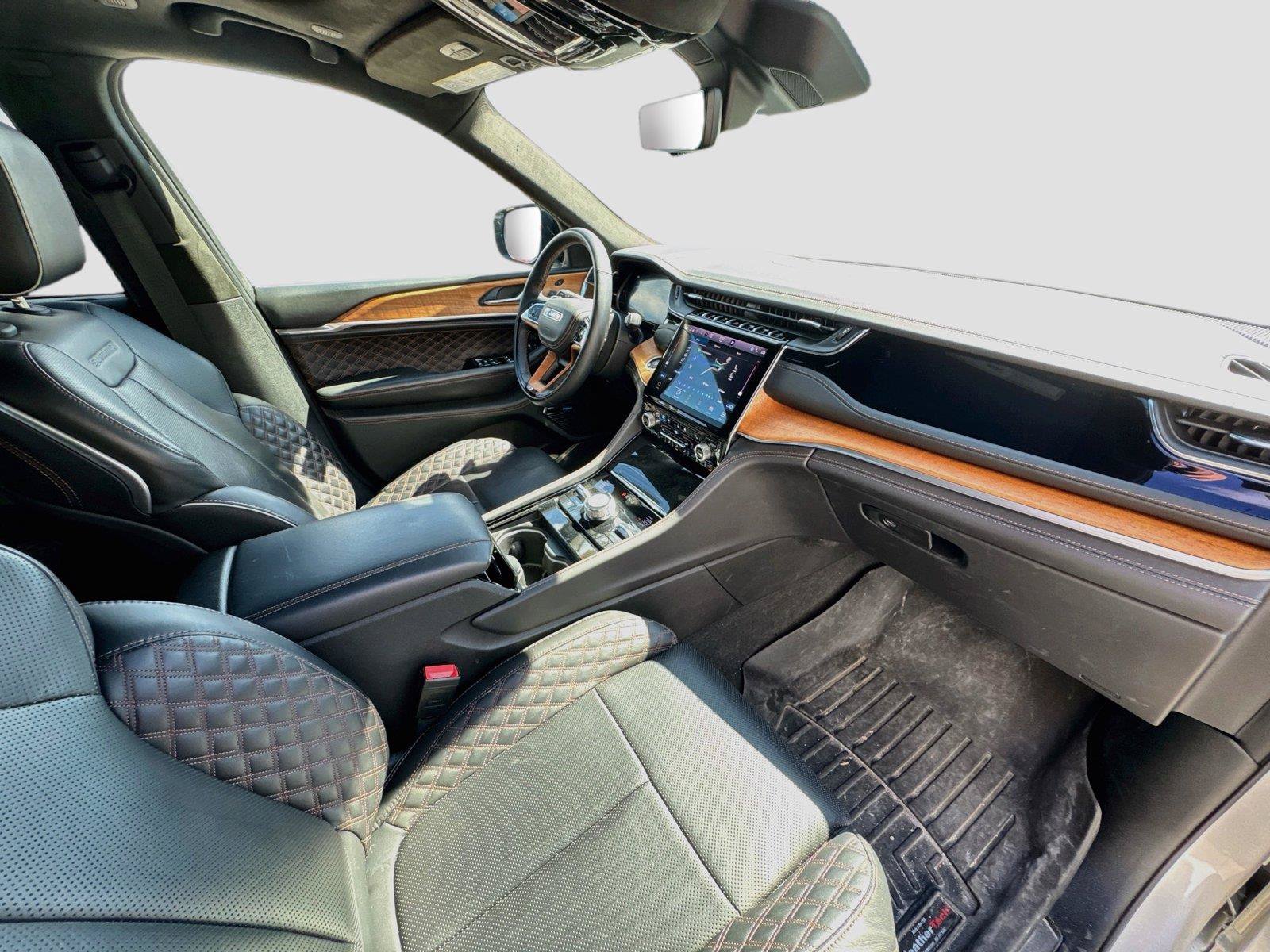 Used 2022 Jeep Grand Cherokee Summit AWD/4WD image 16