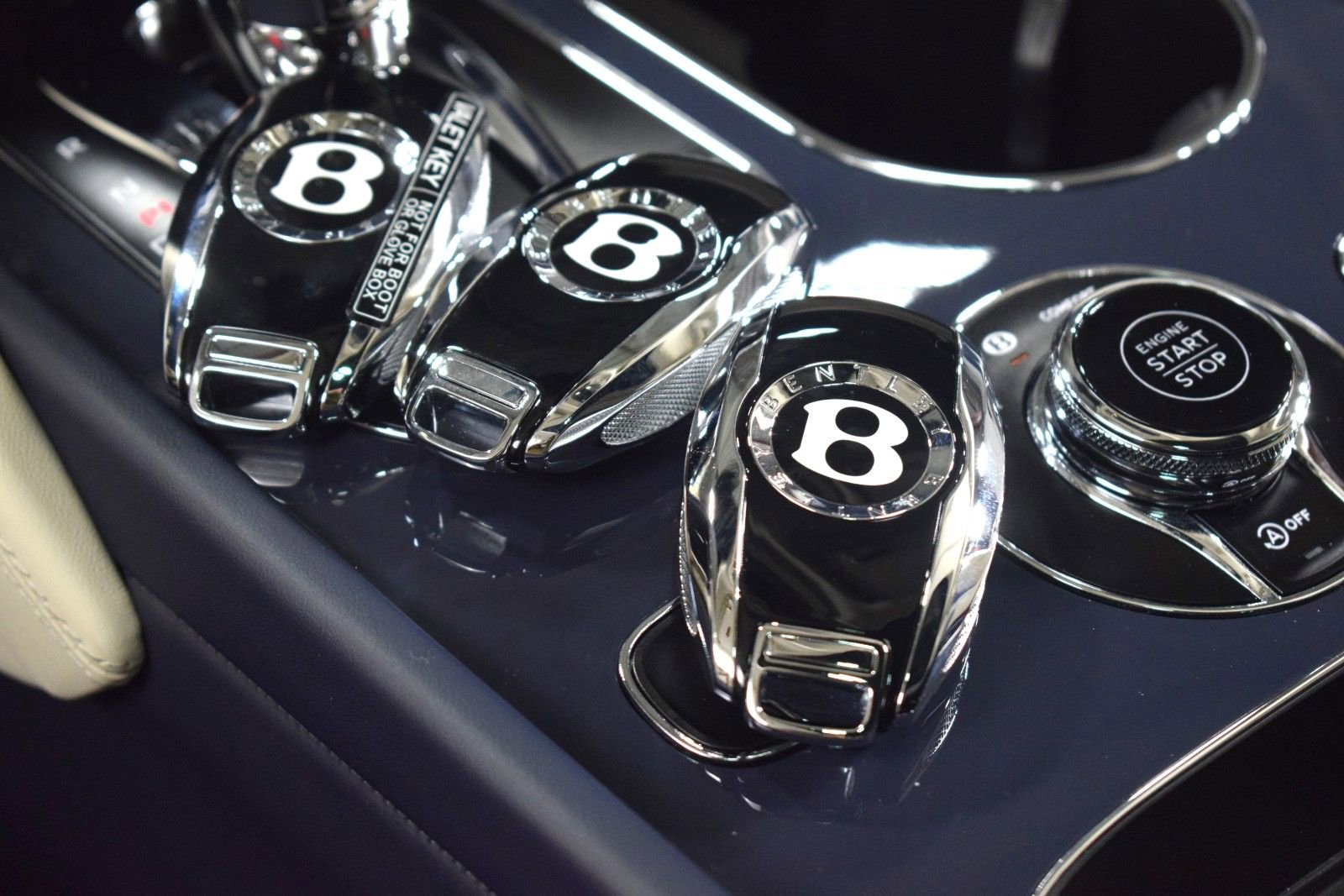 New 2025 Bentley Bentayga AWD/4WD image 43