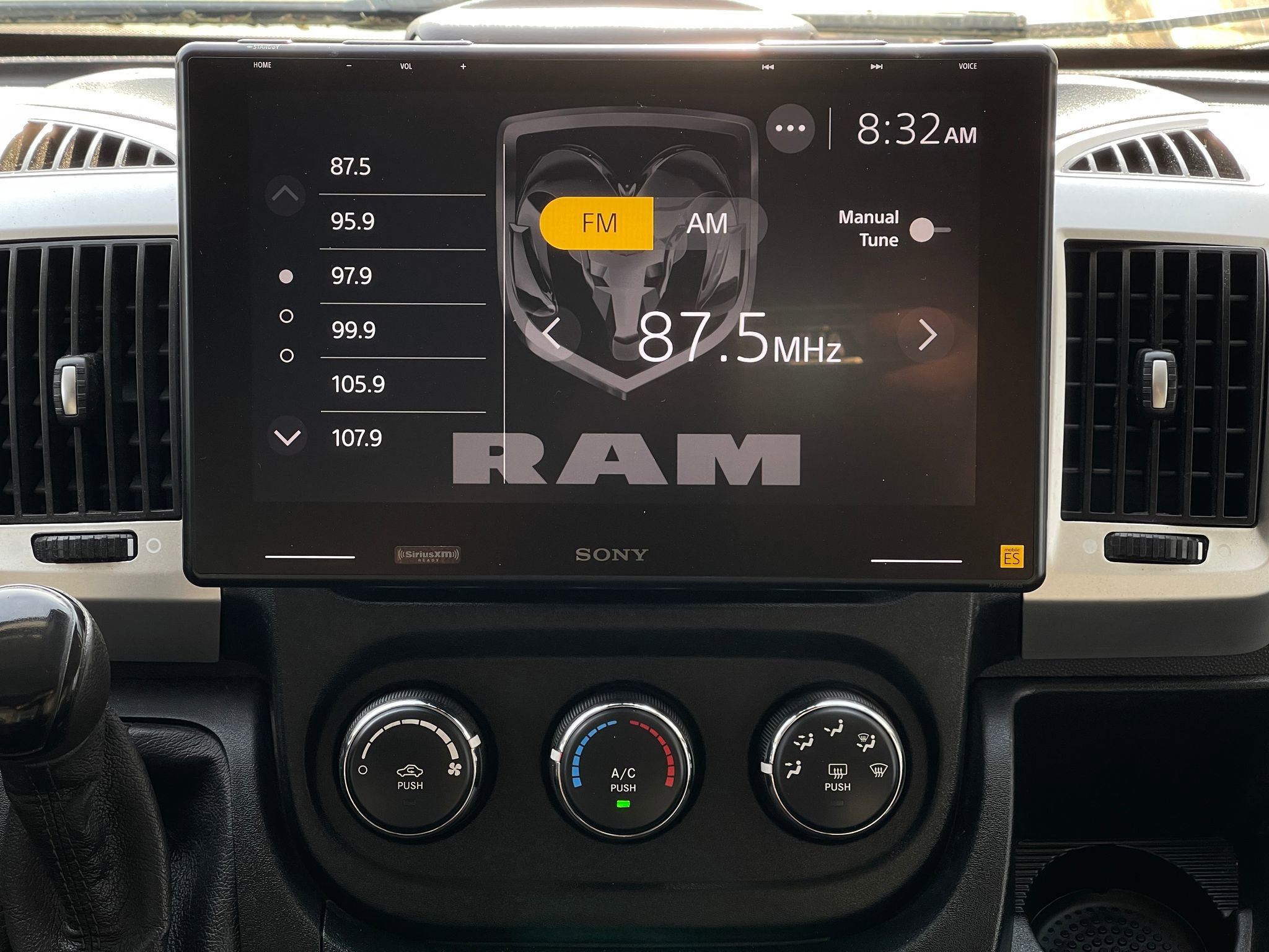 Used 2020 RAM ProMaster 2500 w/ Premium Appearance Group FWD image 21