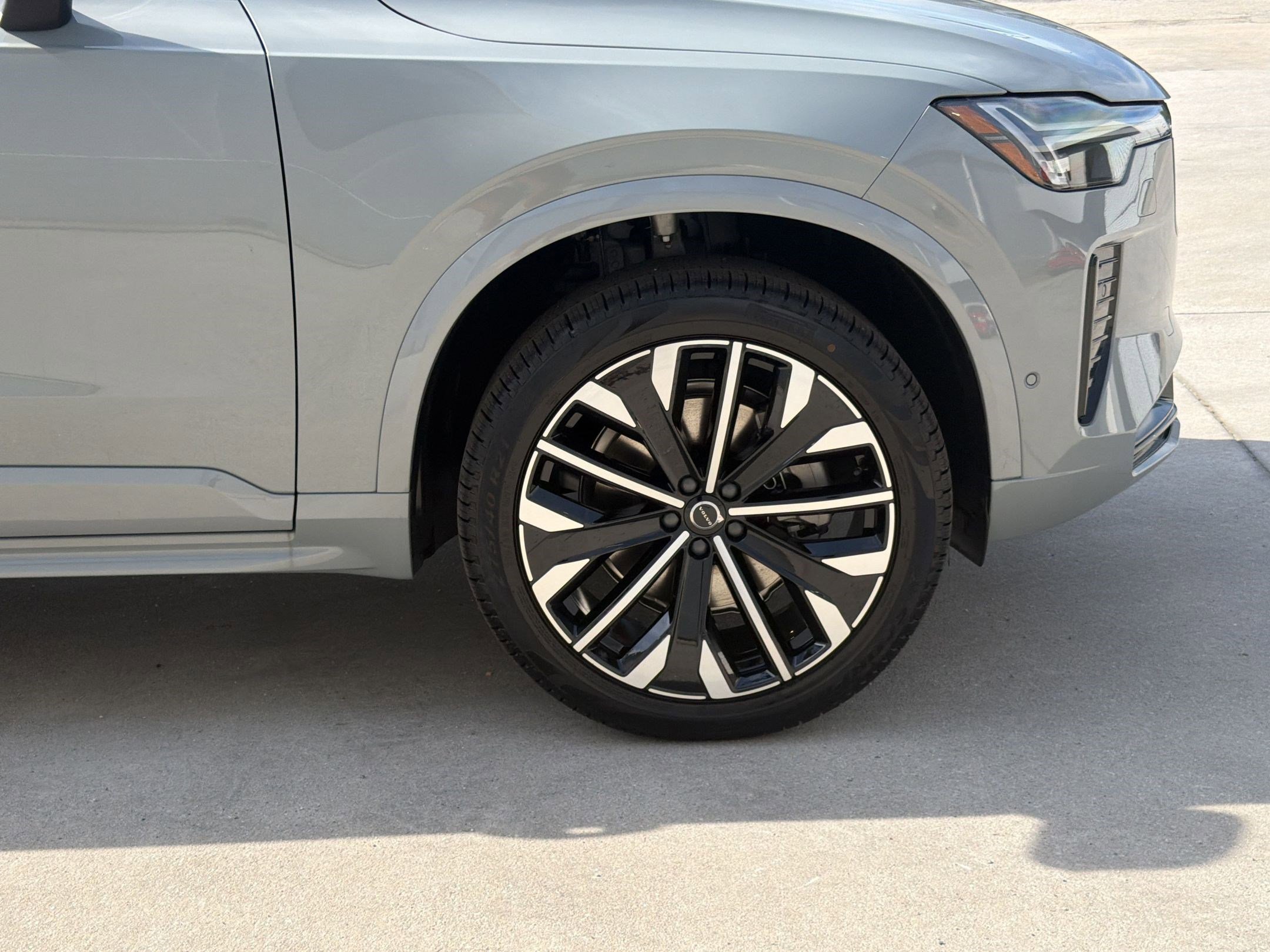 New 2026 Volvo XC90 B6 Ultra w/ Protection Package AWD/4WD image 11