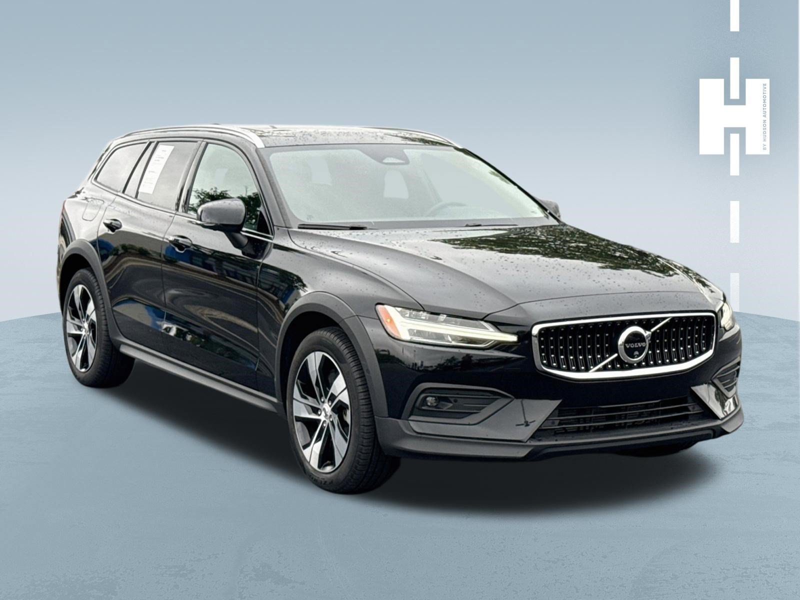 Used 2025 Volvo V60 B5 Cross Country Plus AWD/4WD image 1