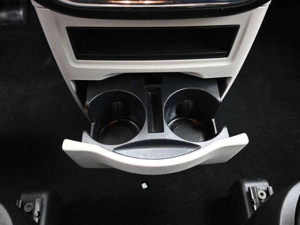 Used 2016 Dodge Grand Caravan SE FWD image 15