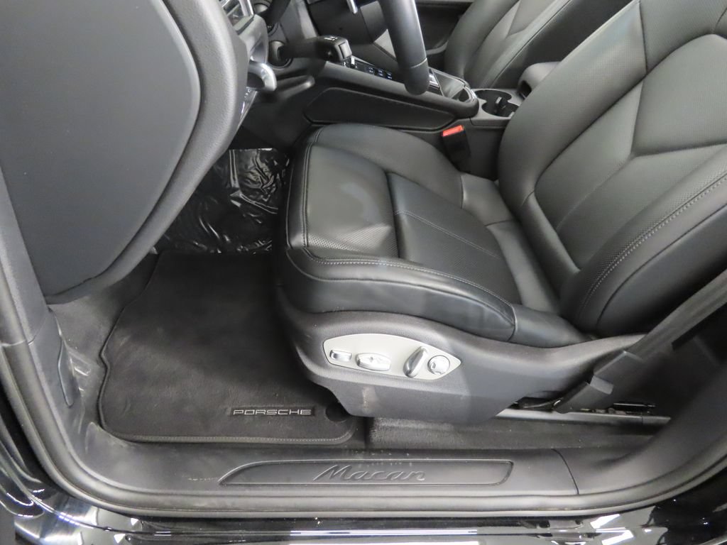 Certified 2026 Porsche Macan AWD/4WD image 41