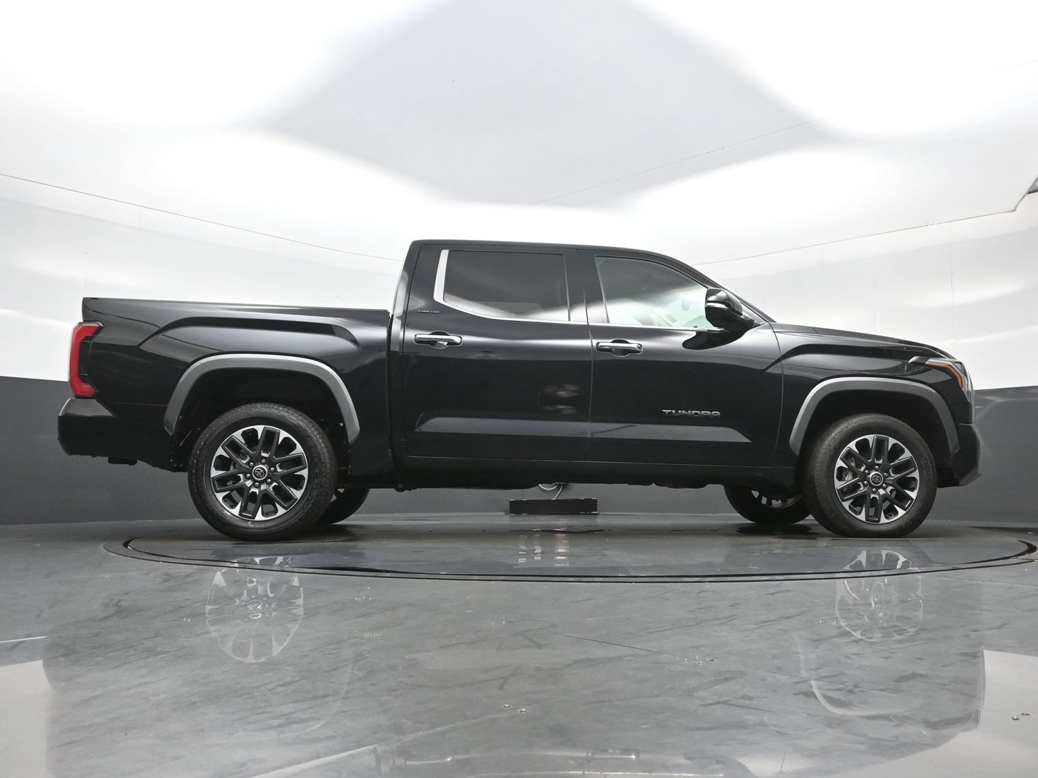 Used 2023 Toyota Tundra Limited AWD/4WD image 32