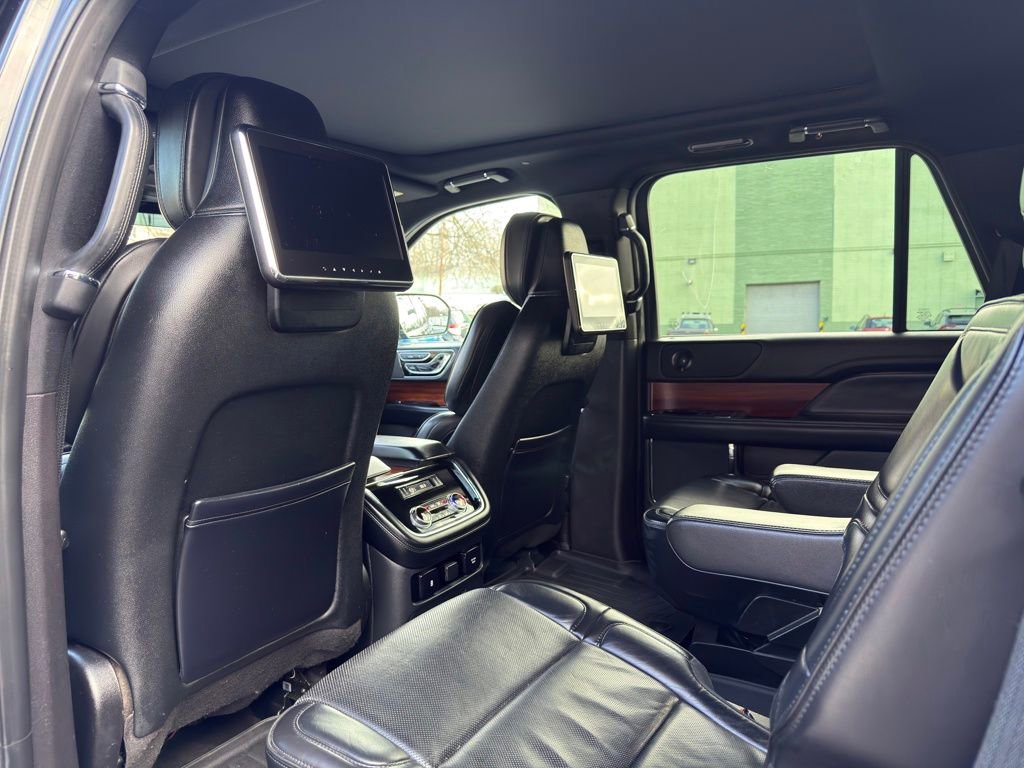 Used 2019 Lincoln Navigator Reserve image 23