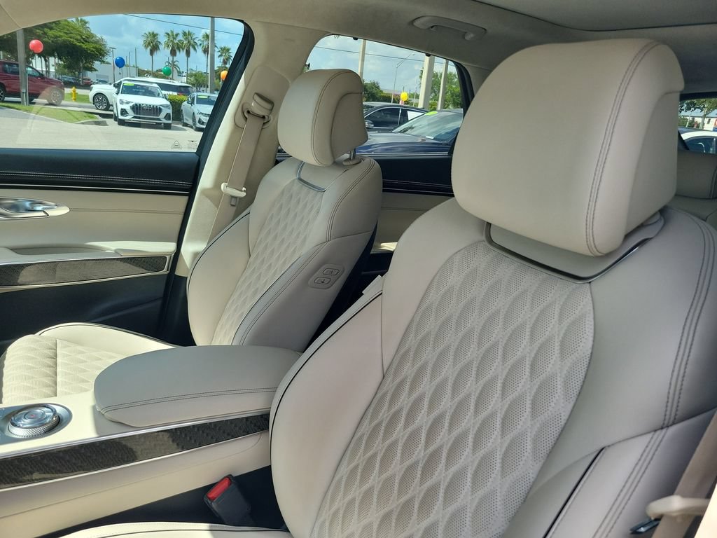 Certified 2024 Genesis GV70 3.5T Sport w/ Sport Prestige Package AWD/4WD image 18