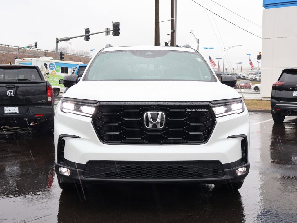 Certified 2025 Honda Pilot Black Edition image 2