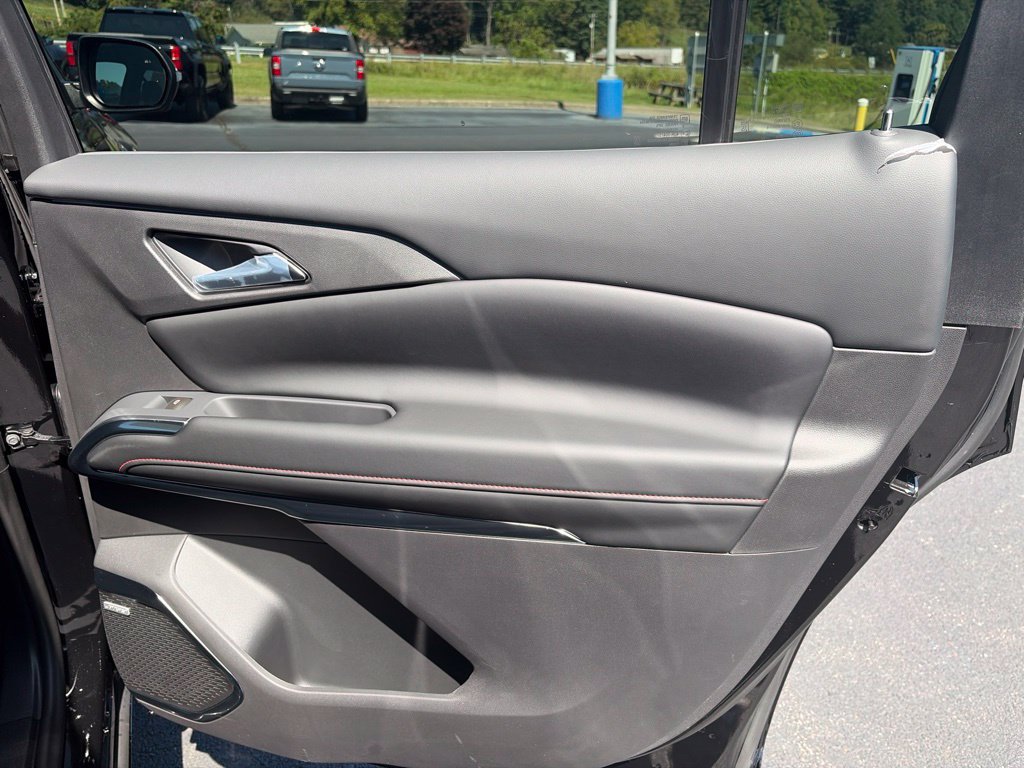New 2027 Chevrolet Traverse RS w/ LPO, Floor Liner Package AWD/4WD image 39