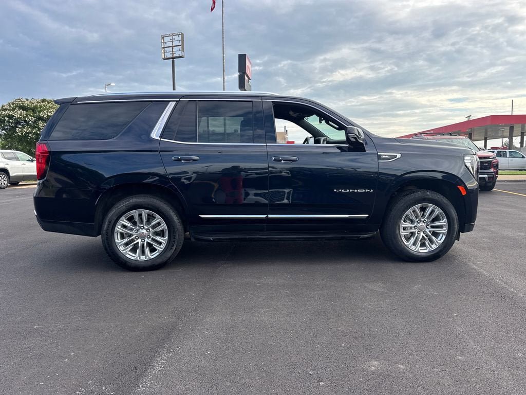 Used 2024 GMC Yukon SLT w/ SLT Luxury Package AWD/4WD image 8