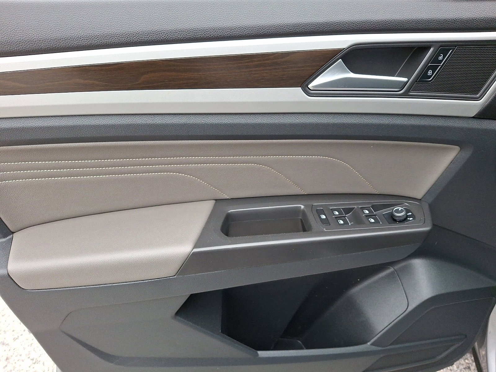 Used 2022 Volkswagen Atlas SE image 13