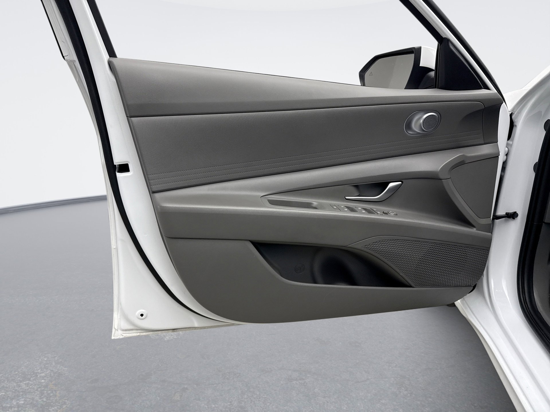 Used 2024 Hyundai Elantra SEL image 9