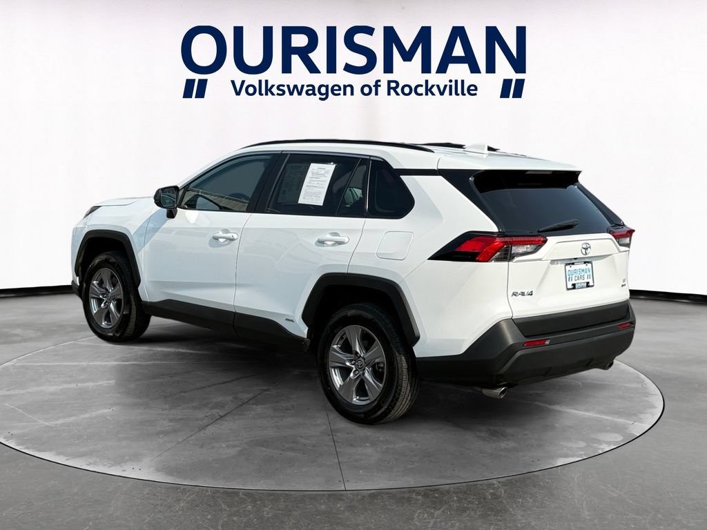 Used 2025 Toyota RAV4 LE AWD/4WD image 4