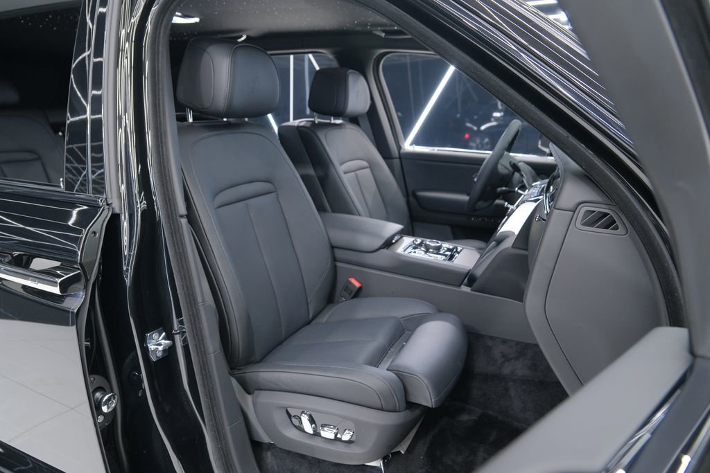 Used 2026 Rolls-Royce Cullinan image 34