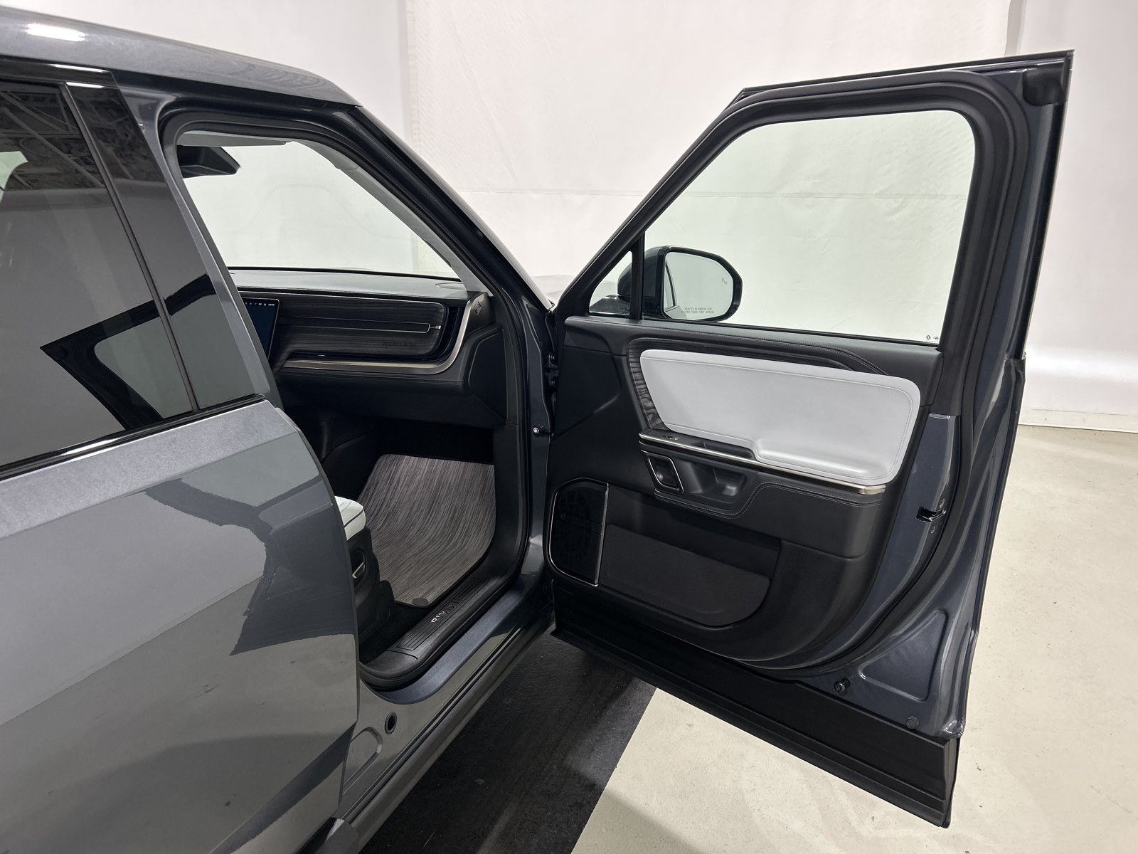 Used 2023 Rivian R1T Adventure AWD/4WD image 18