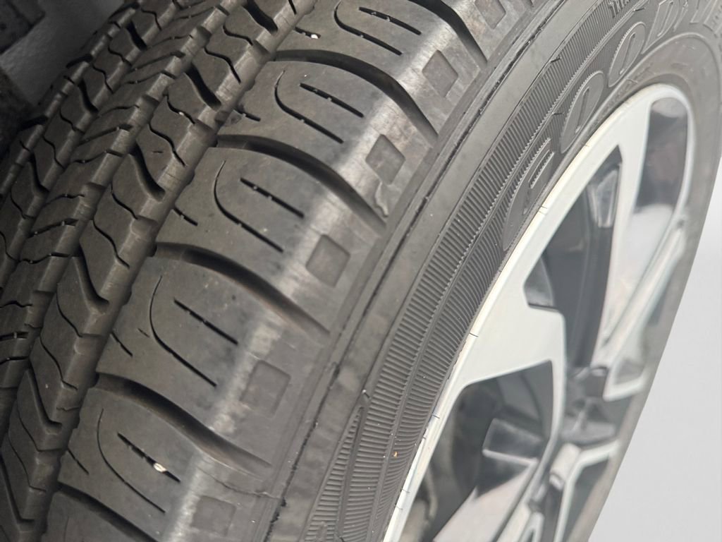 Used 2024 Jeep Compass Limited image 19