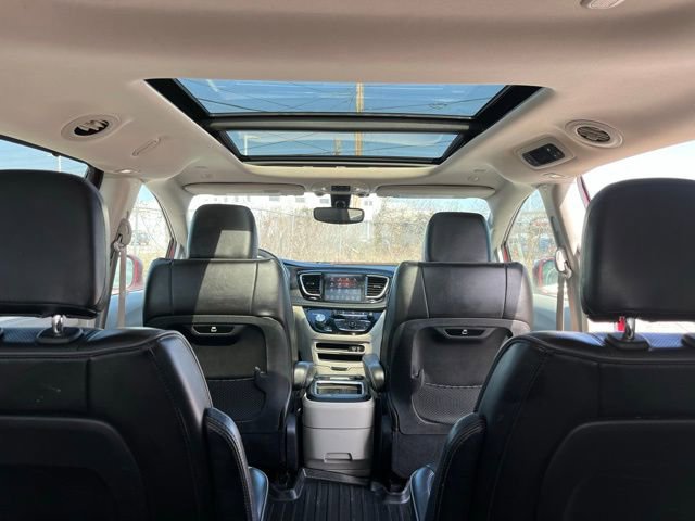 Used 2020 Chrysler Pacifica Limited image 28