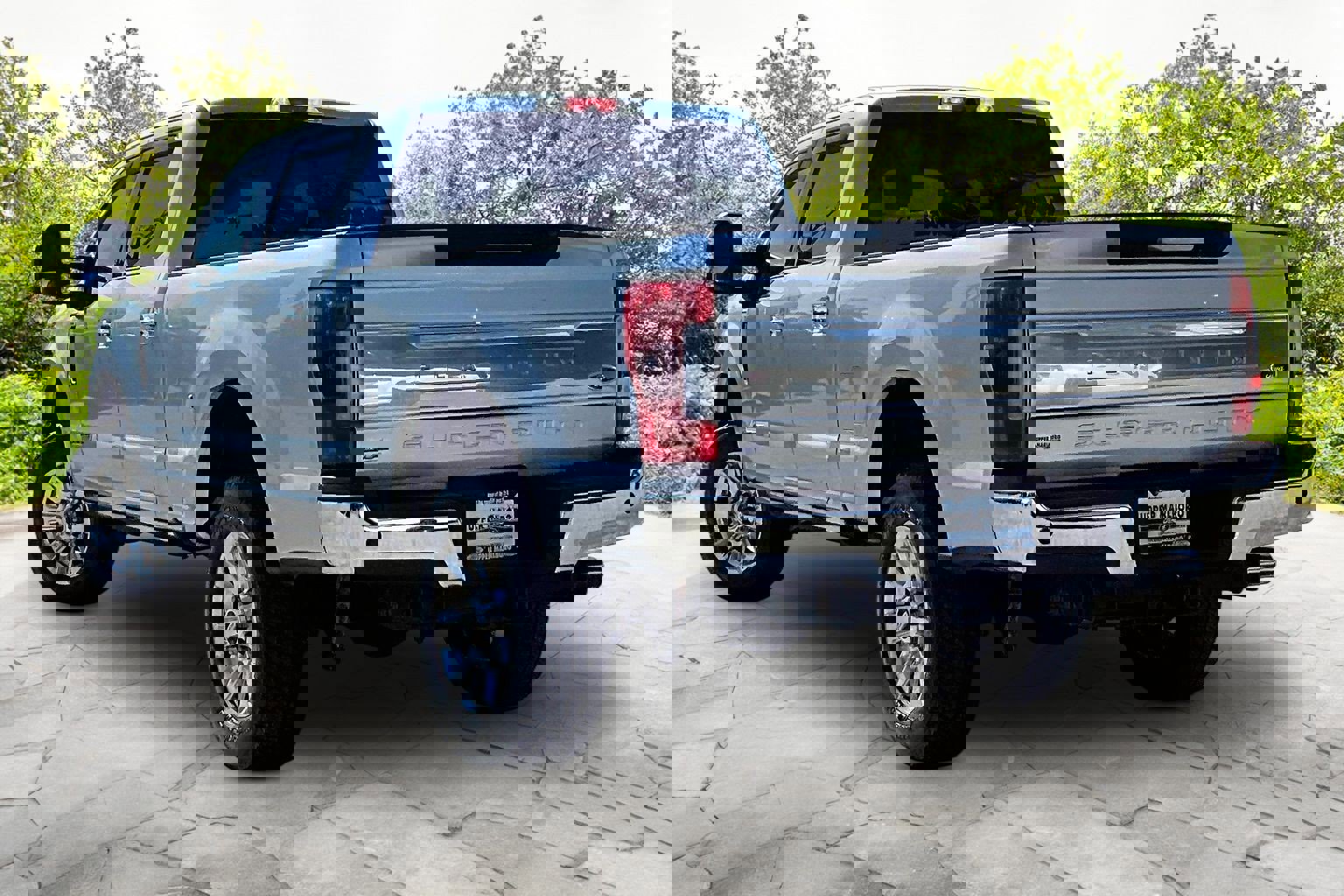 Used 2017 Ford F250 Platinum w/ Platinum Ultimate Package image 2