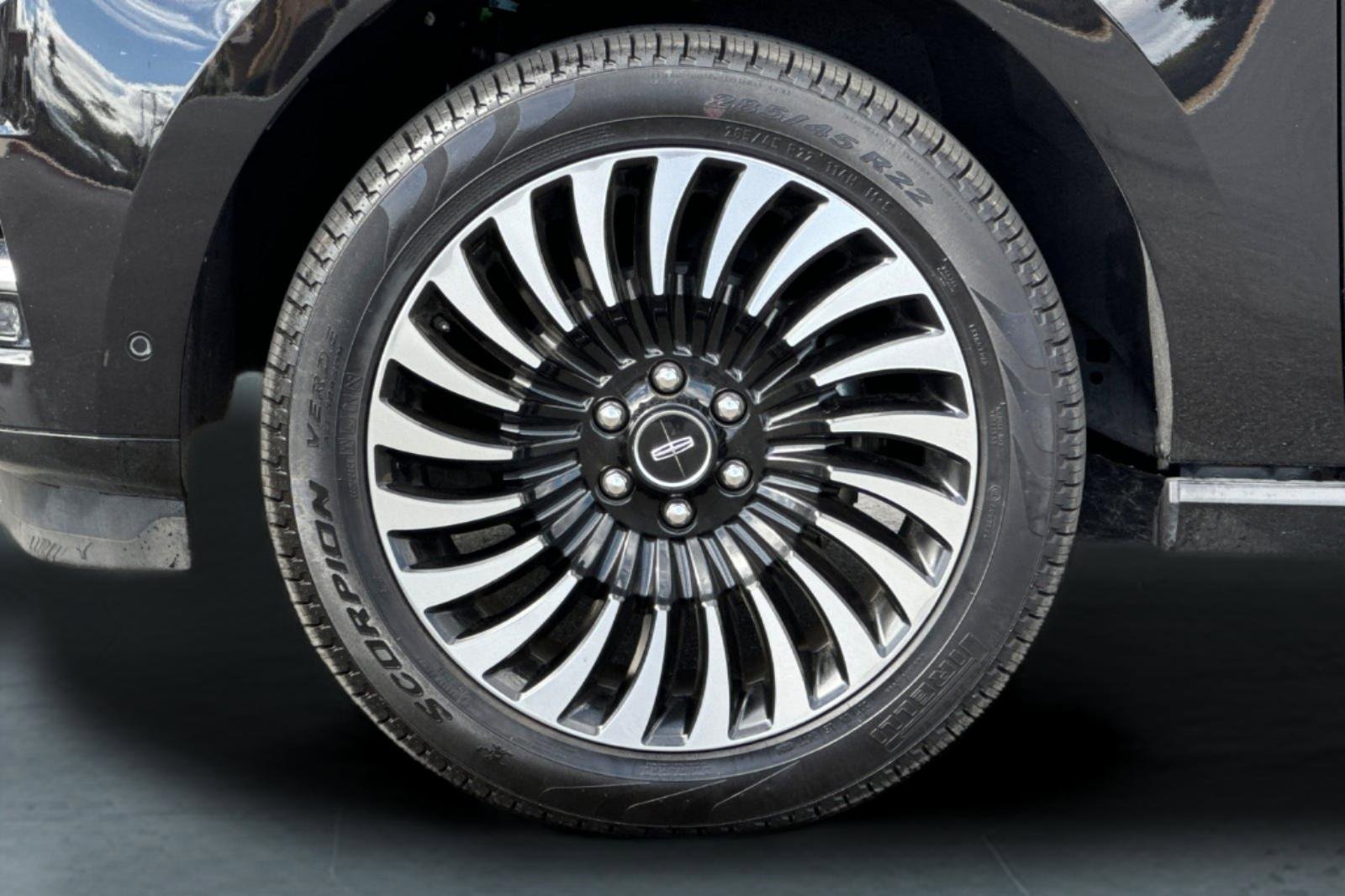 Used 2021 Lincoln Navigator Black Label w/ Cargo Convenience Package image 27