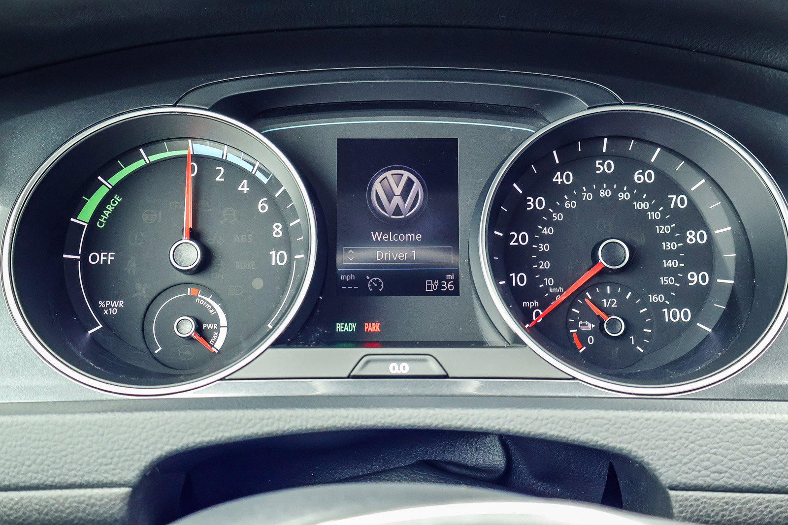 Used 2017 Volkswagen e-Golf SE w/ DC Fast Charging Package image 12