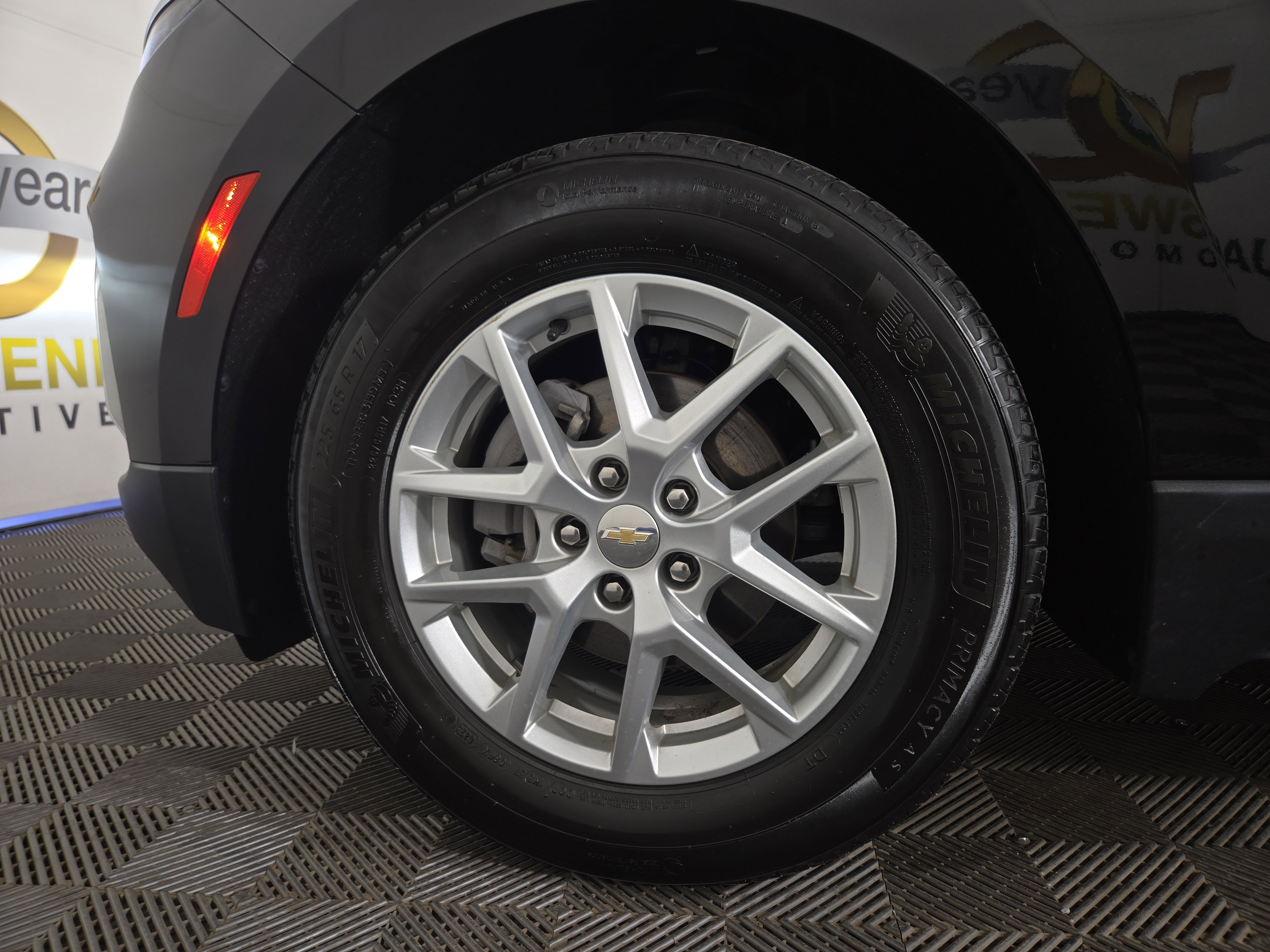 Certified 2023 Chevrolet Equinox LT FWD image 32