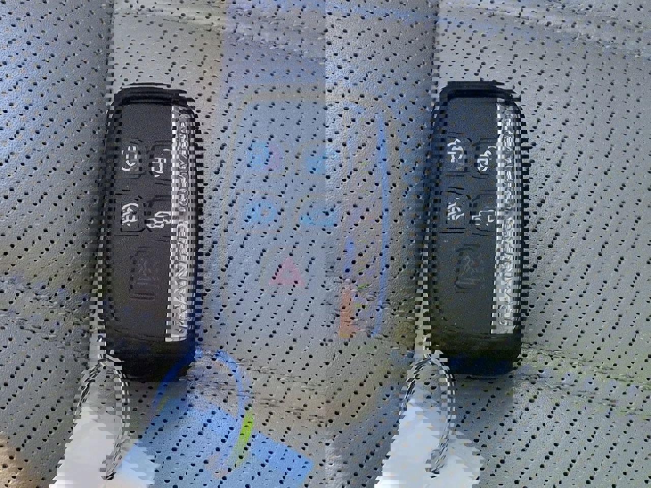 Used 2017 Land Rover Range Rover HSE image 28