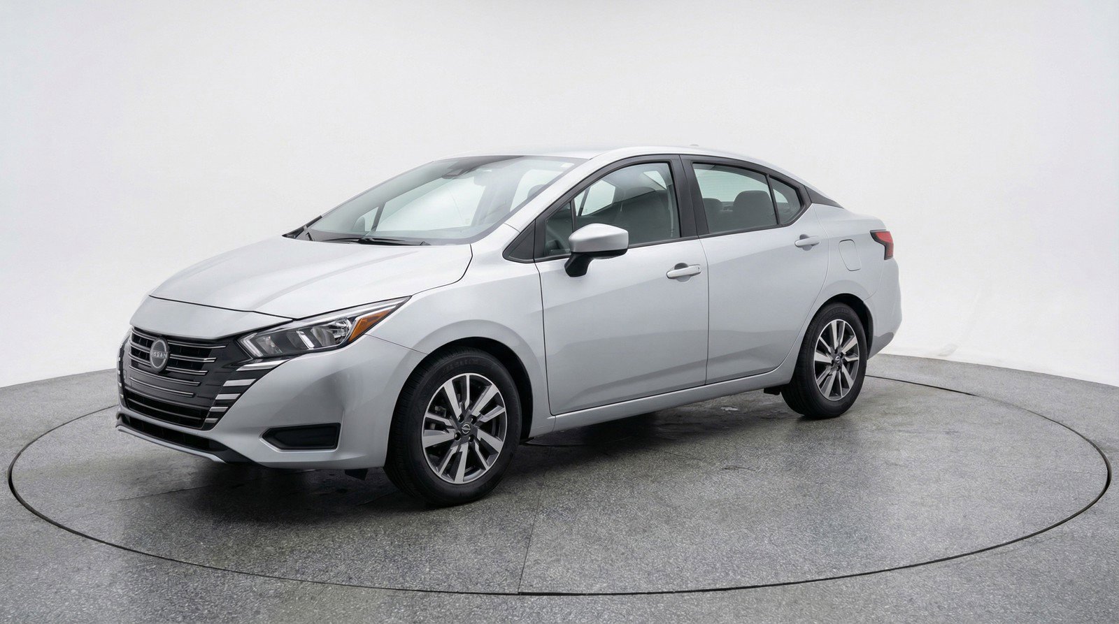 Used 2025 Nissan Versa SV image 3