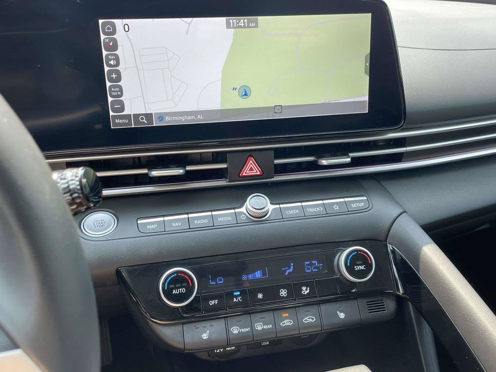 Certified 2025 Hyundai Elantra SEL FWD image 17