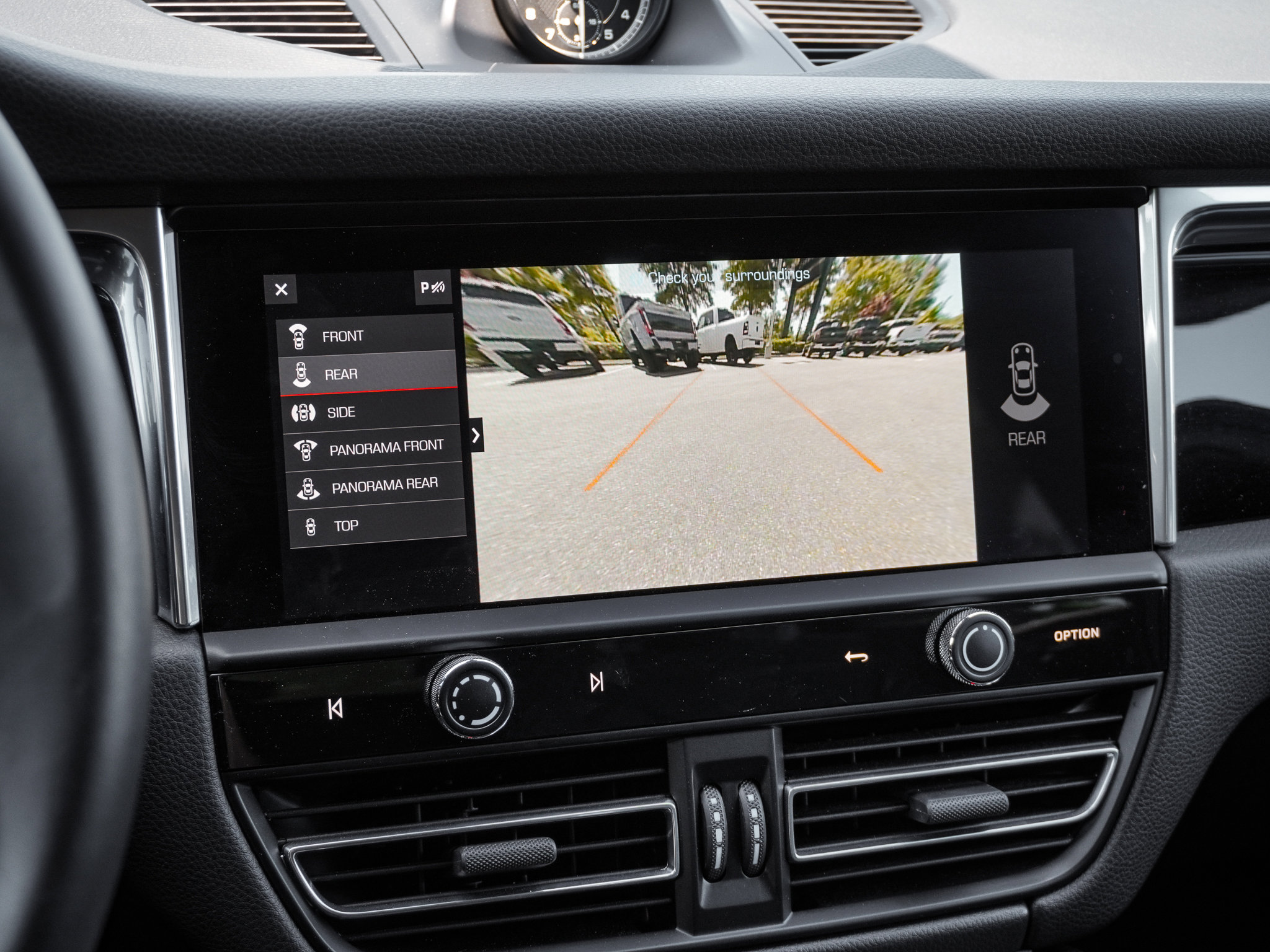 Used 2025 Porsche Macan AWD/4WD image 27