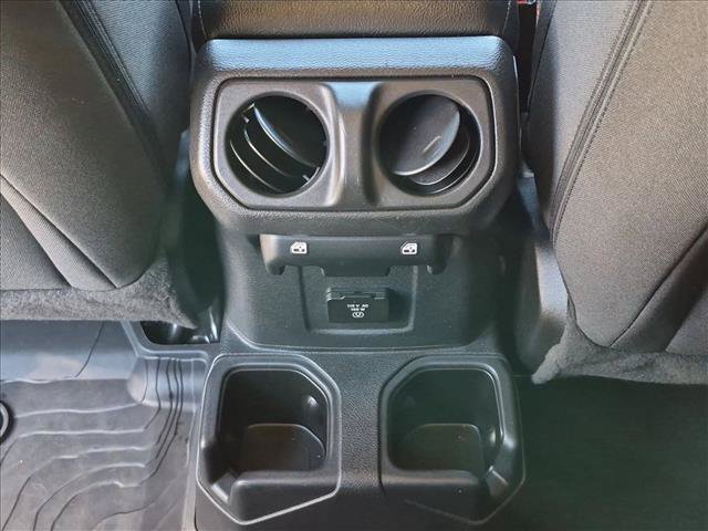 Used 2023 Jeep Wrangler Unlimited Rubicon w/ Cold Weather Group AWD/4WD image 17