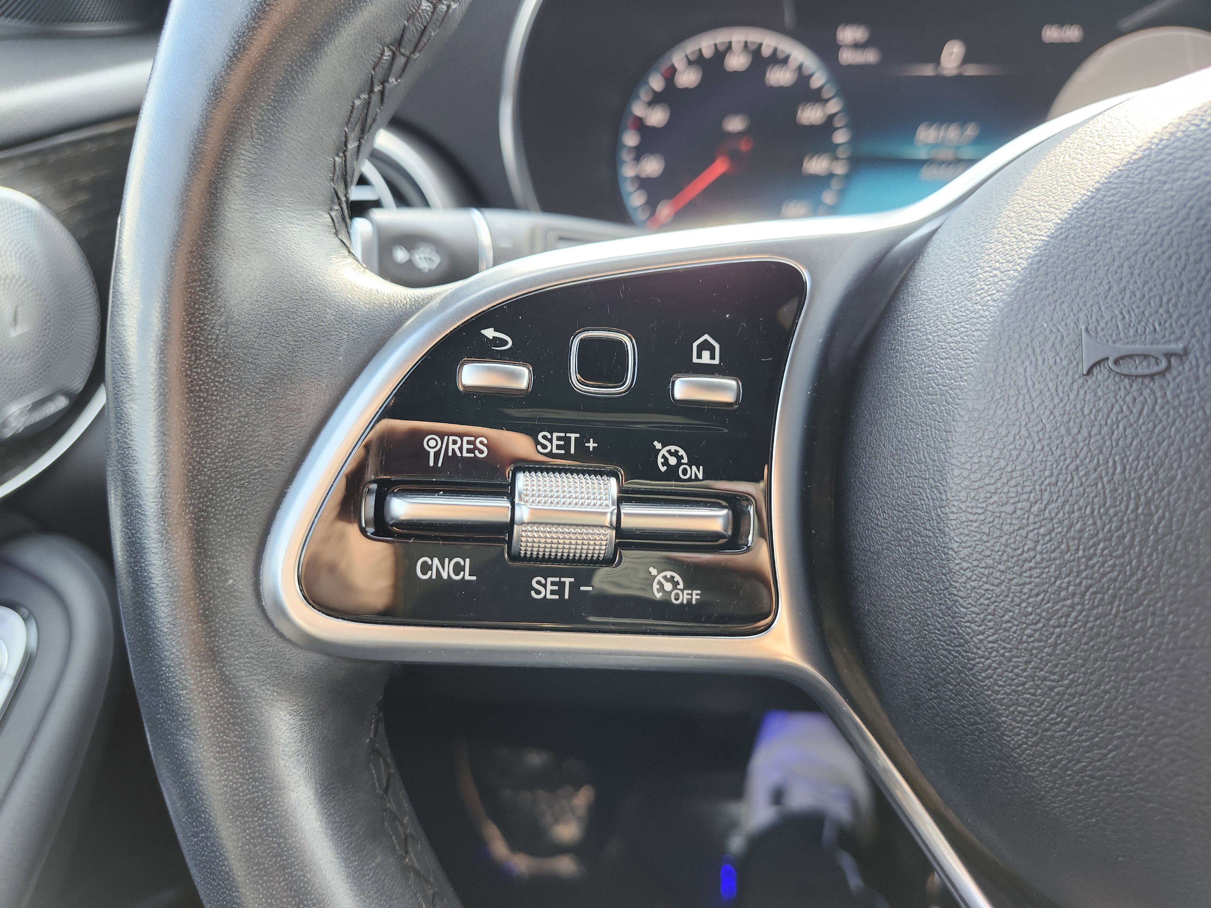 Used 2020 Mercedes-Benz GLC 300 4MATIC image 38