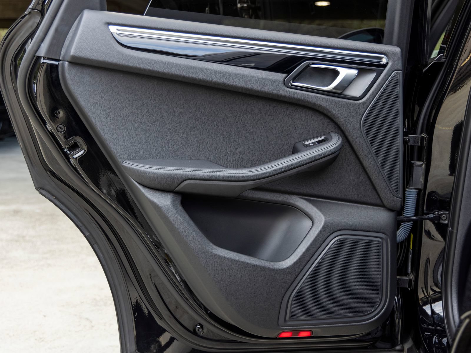 Certified 2023 Porsche Macan AWD/4WD image 49