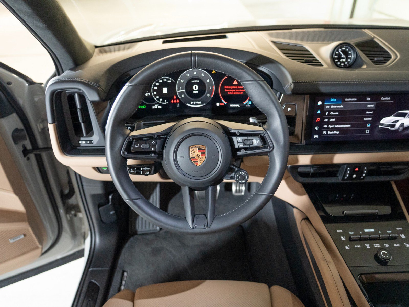 Used 2025 Porsche Cayenne GTS AWD/4WD image 27