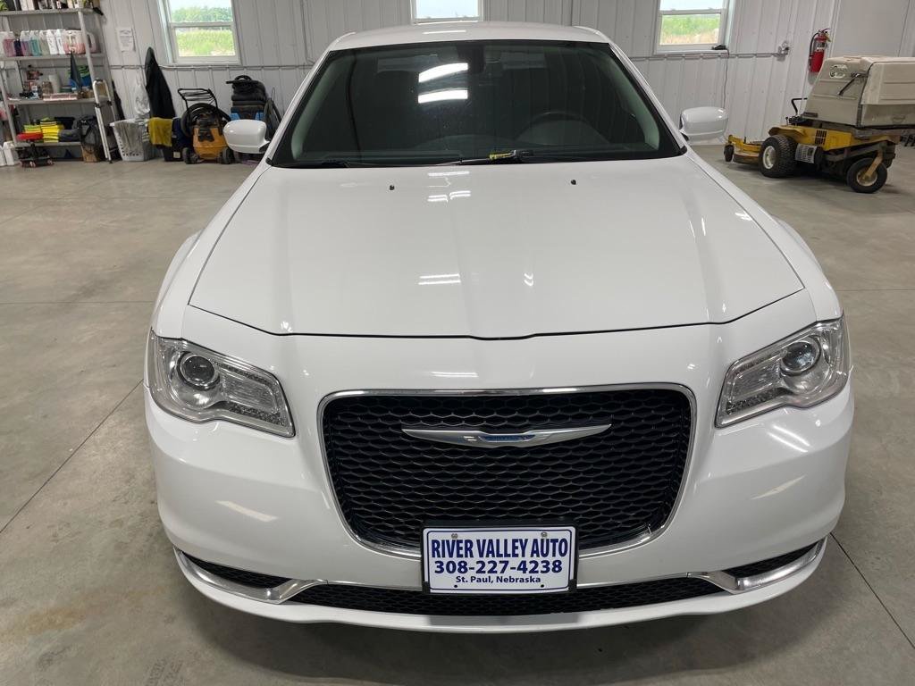 Used 2017 Chrysler 300 Limited AWD/4WD image 2