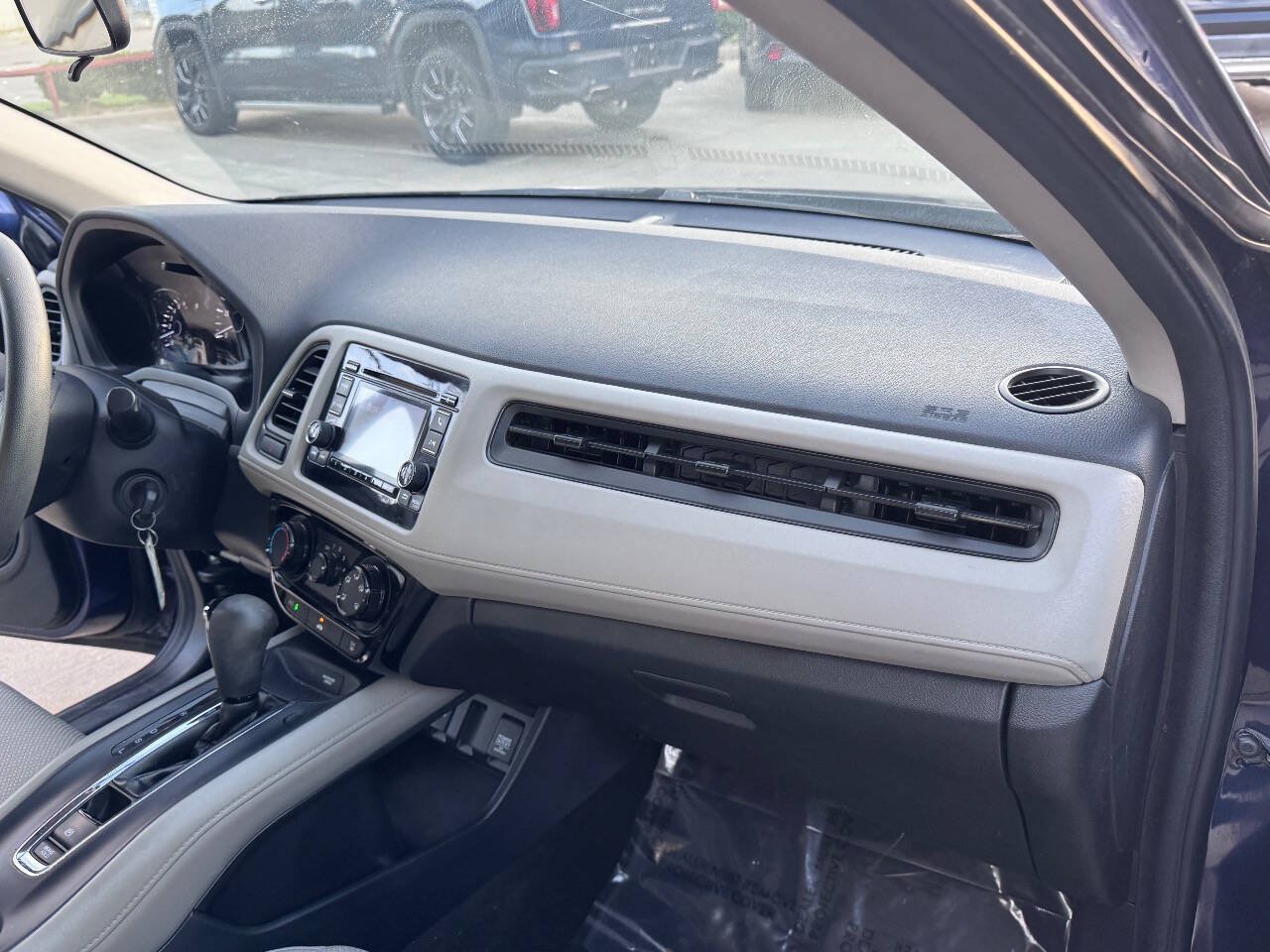 Used 2017 Honda HR-V LX image 9