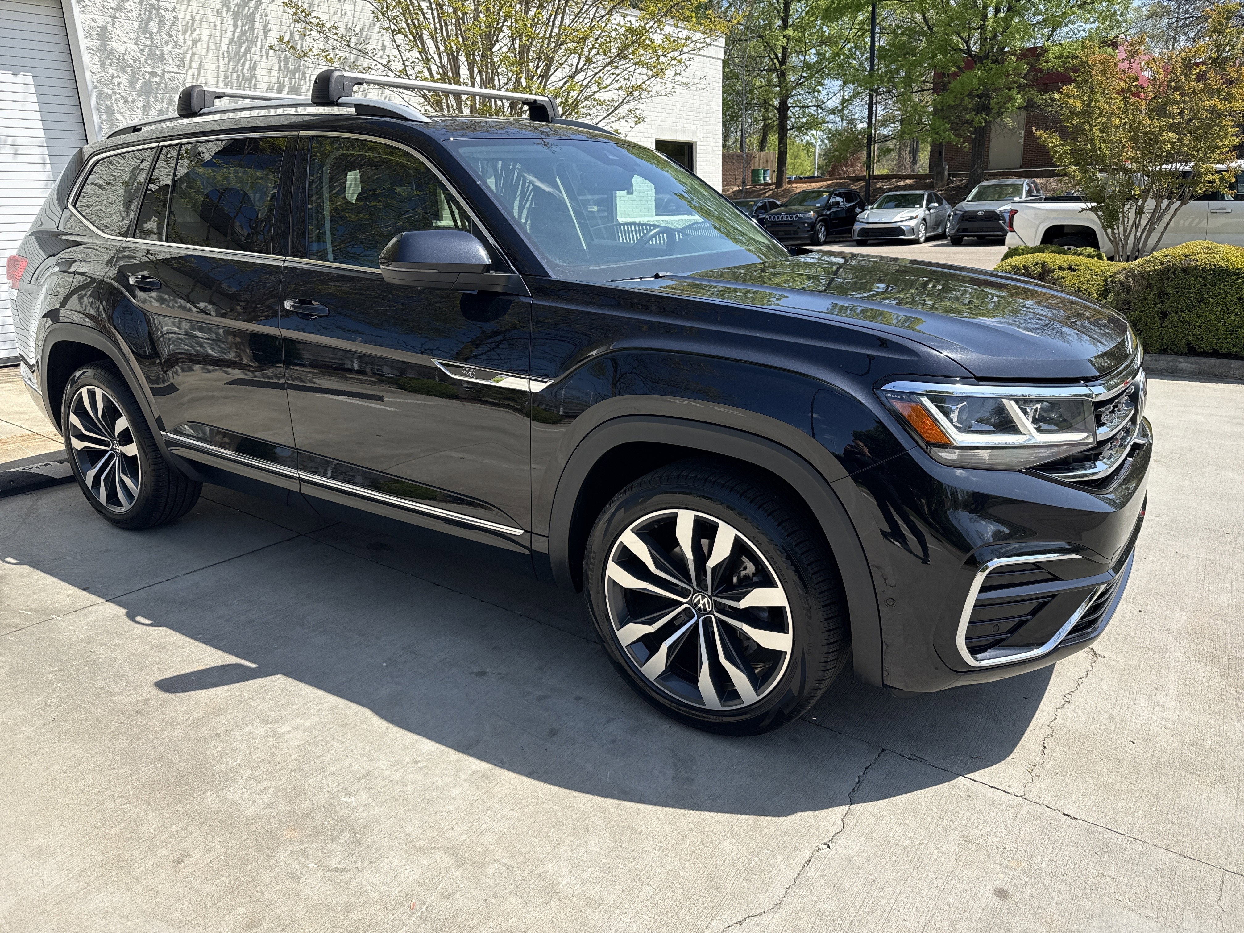 Used 2022 Volkswagen Atlas SEL Premium AWD/4WD image 2