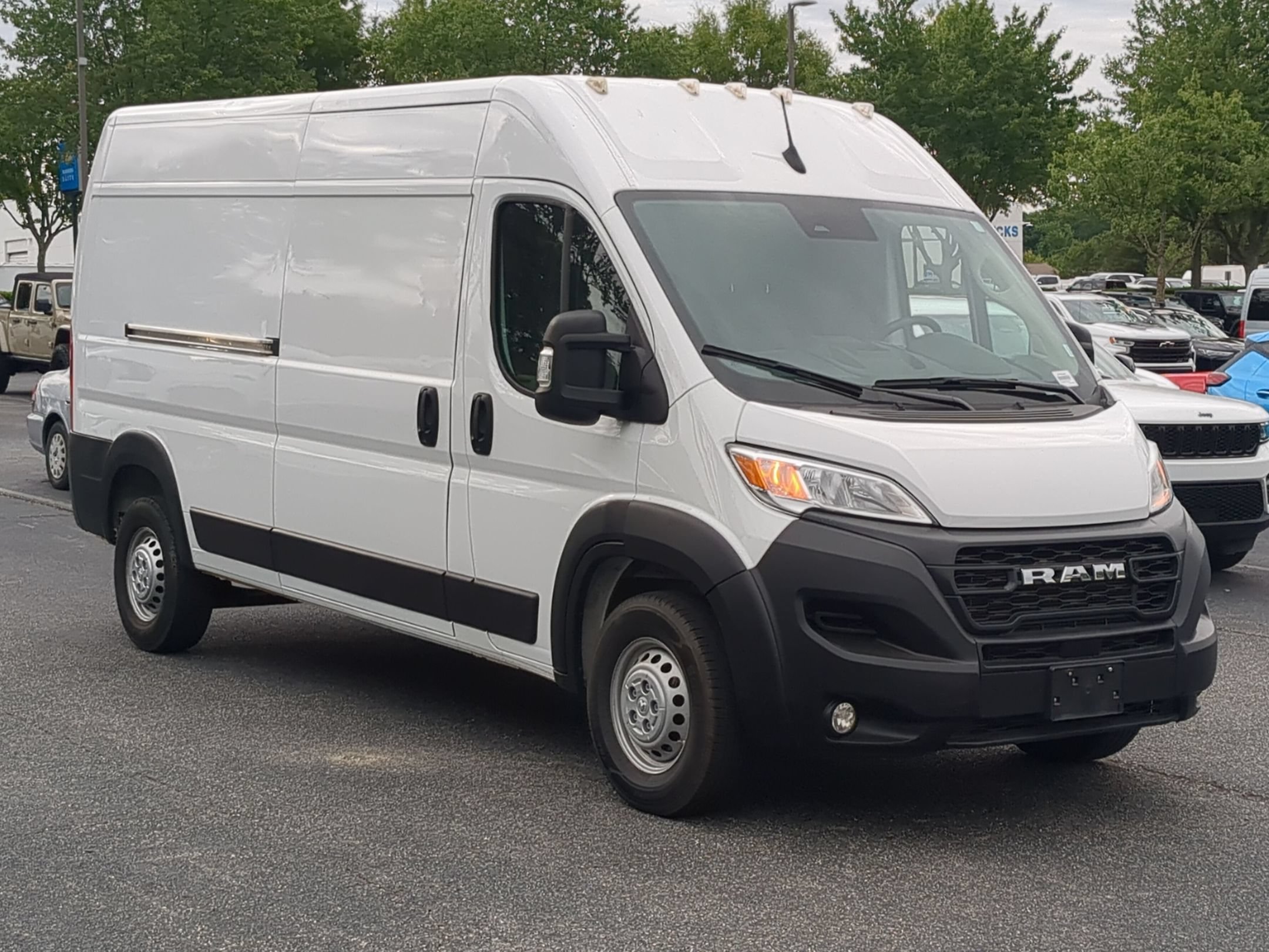 Used 2025 RAM ProMaster 2500 w/ Convenience Group FWD image 2