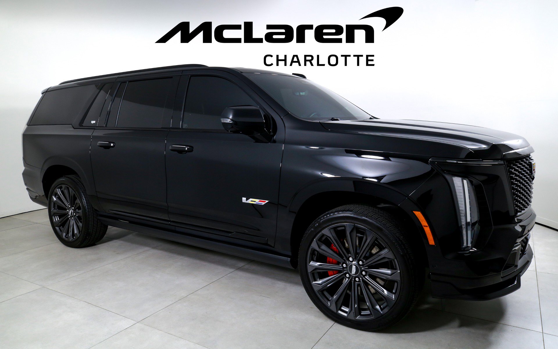 Used 2025 Cadillac Escalade ESV V image 2