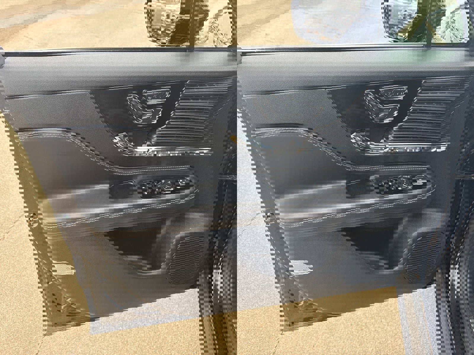 Used 2022 Lincoln Corsair AWD w/ Equipment Group 101A image 15