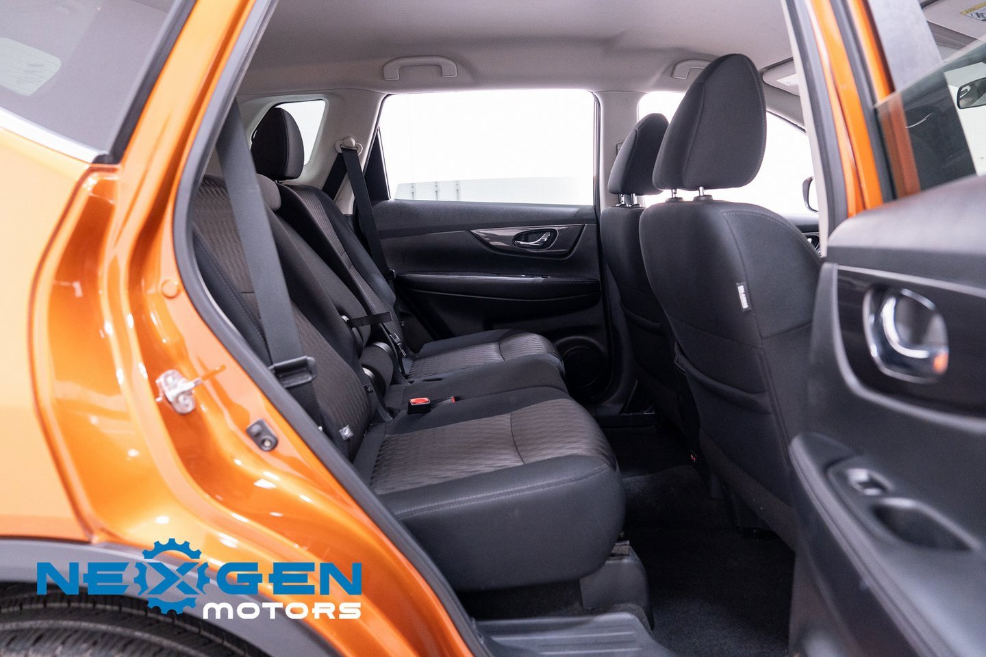 Used 2020 Nissan Rogue SV w/ Premium Package image 43