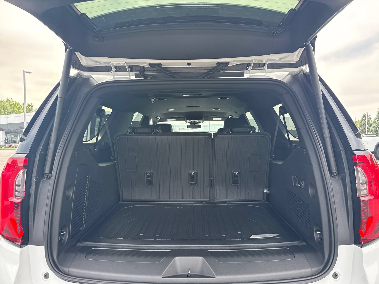 New 2026 GMC Yukon XL Elevation w/ LPO, Elevation Black Package AWD/4WD image 26