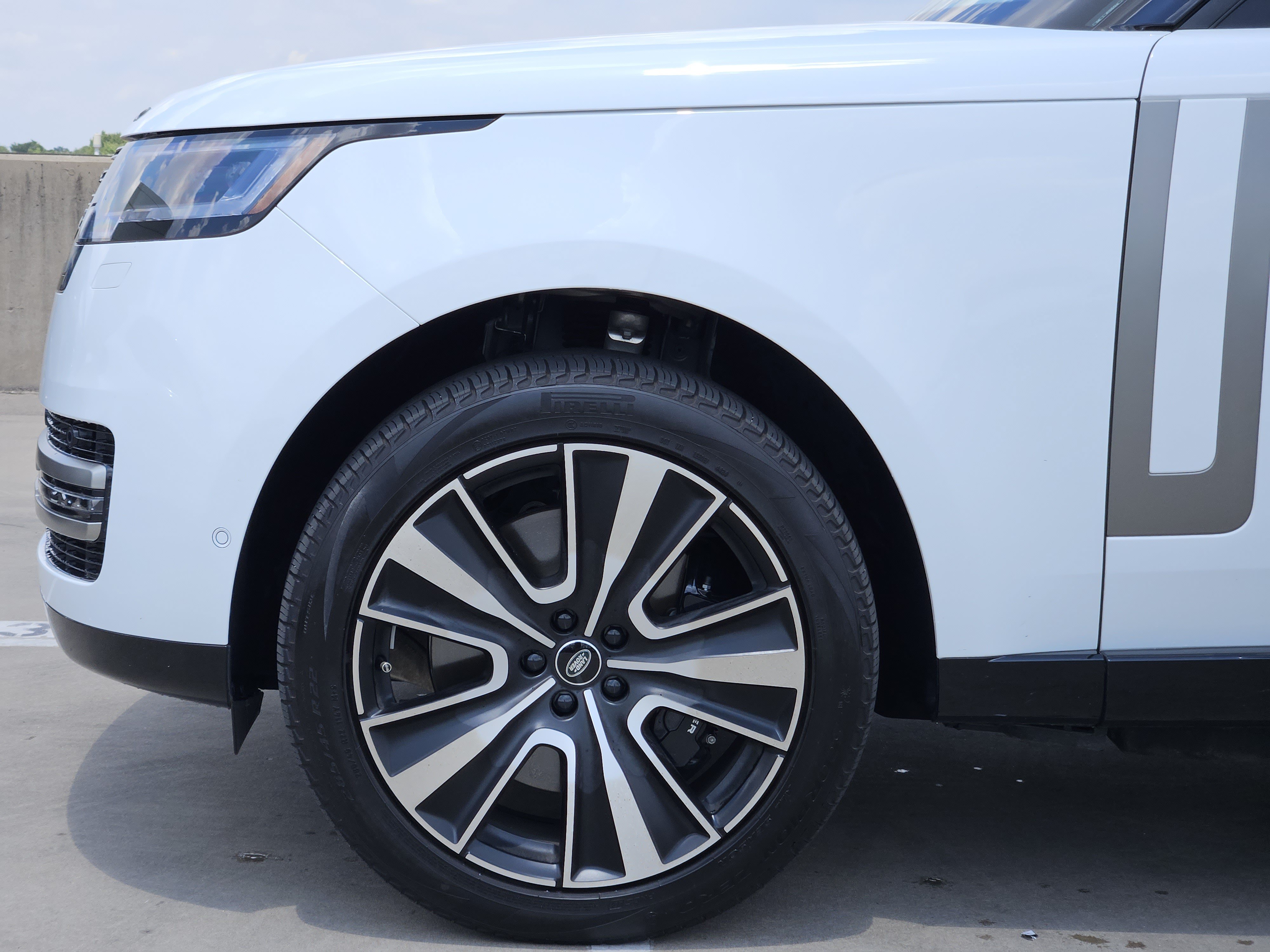 Used 2025 Land Rover Range Rover SE AWD/4WD image 13