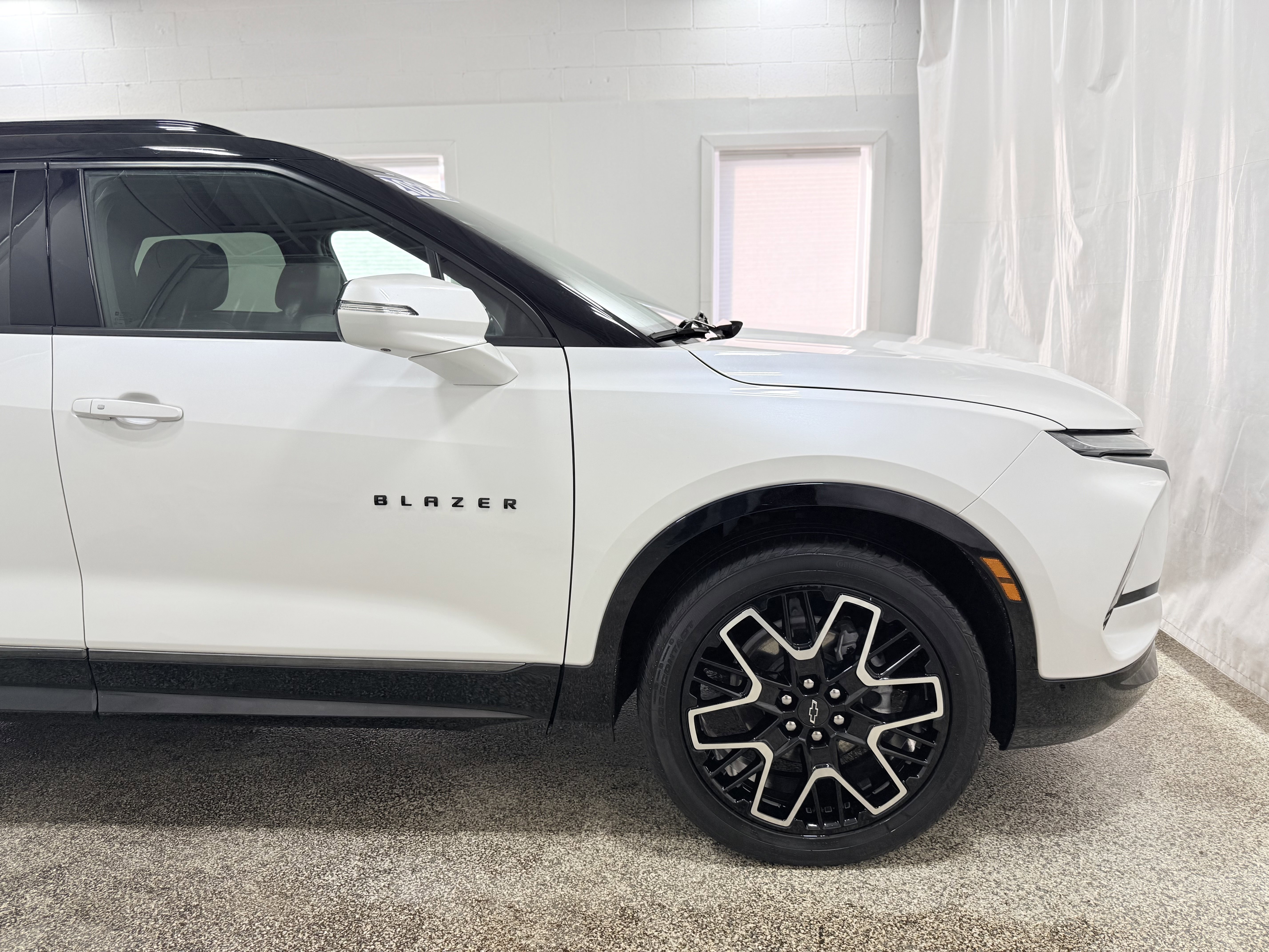 Certified 2023 Chevrolet Blazer RS w/ Driver Confidence II Package image 8