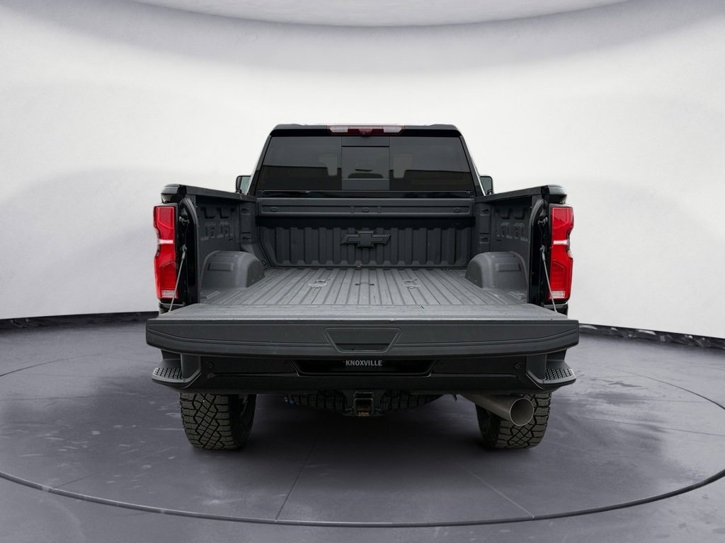 Used 2025 Chevrolet Silverado 2500 ZR2 w/ Technology Package image 7