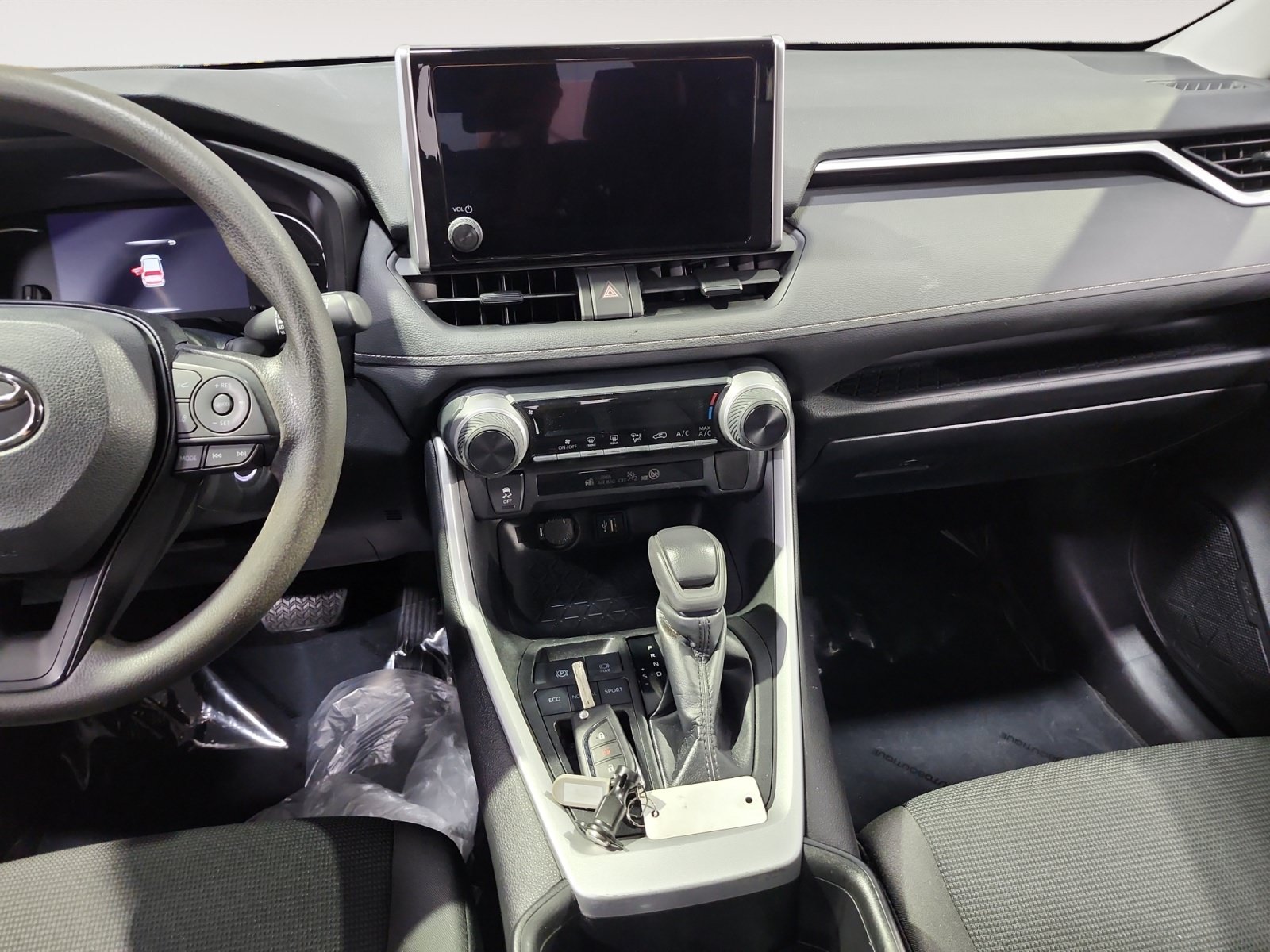 Used 2023 Toyota RAV4 LE FWD image 10