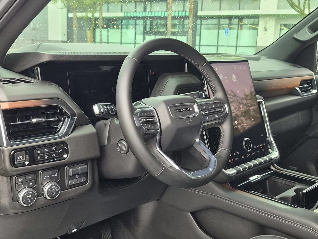 Used 2025 GMC Yukon Denali w/ Sun & Power Step Package AWD/4WD image 13