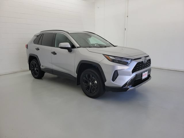 Used 2025 Toyota RAV4 SE AWD/4WD image 4