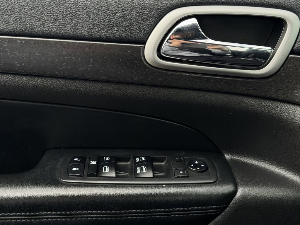 Used 2018 Jeep Grand Cherokee Altitude RWD image 21