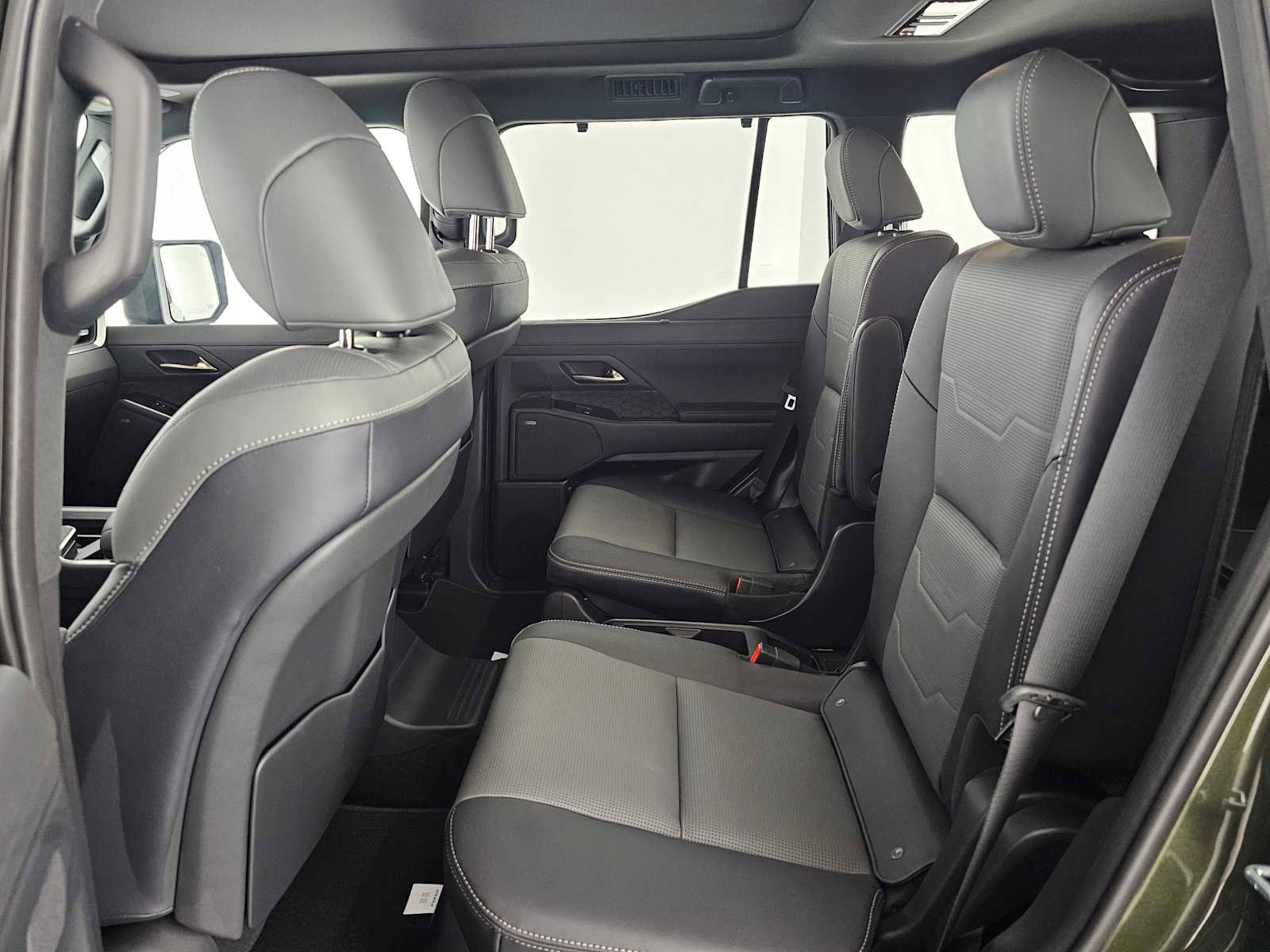 Used 2025 Lexus GX 550 w/ Accessory Package (31) image 18