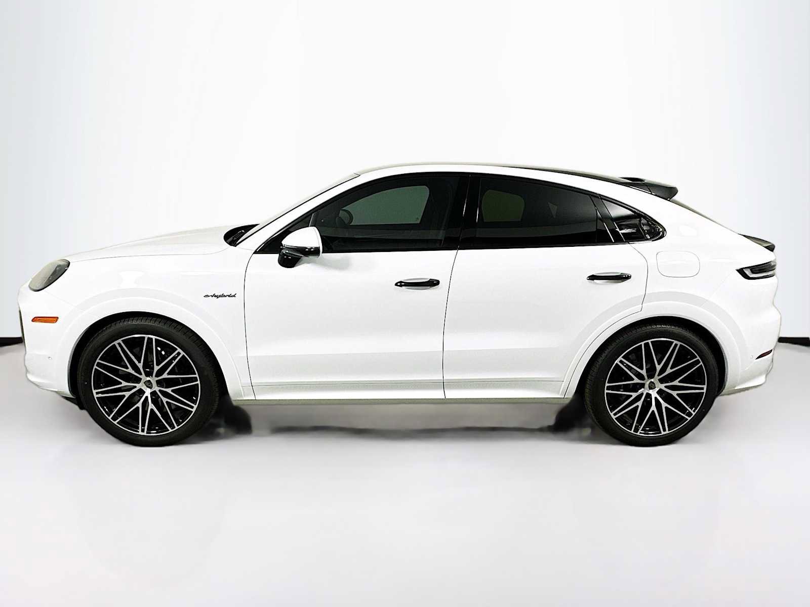 New 2025 Porsche Cayenne Turbo image 2